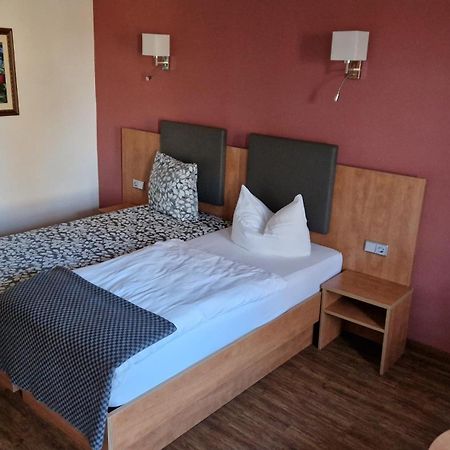 Hotel Garni Demmel & Cie Rohrsheim Bagian luar foto