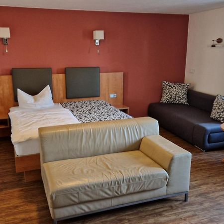Hotel Garni Demmel & Cie Rohrsheim Bagian luar foto