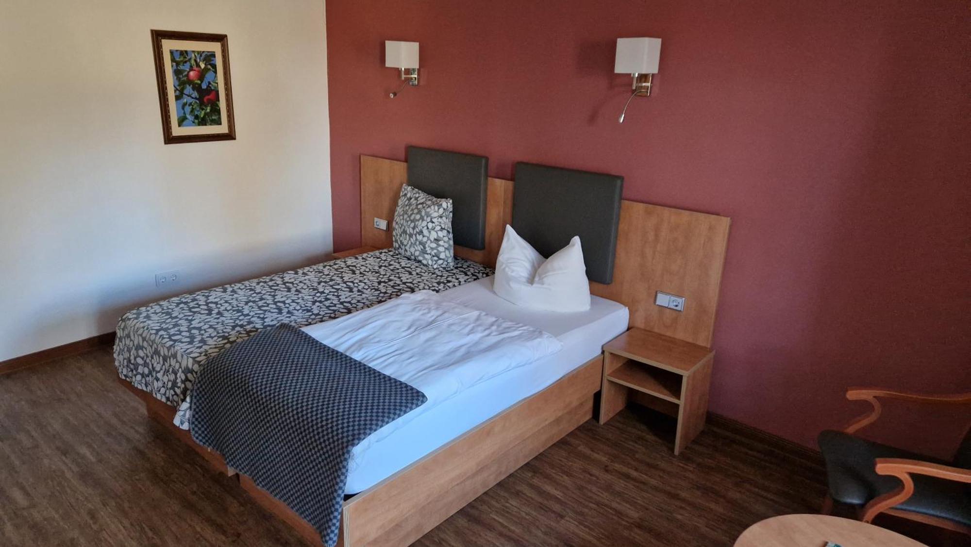 Hotel Garni Demmel & Cie Rohrsheim Bagian luar foto